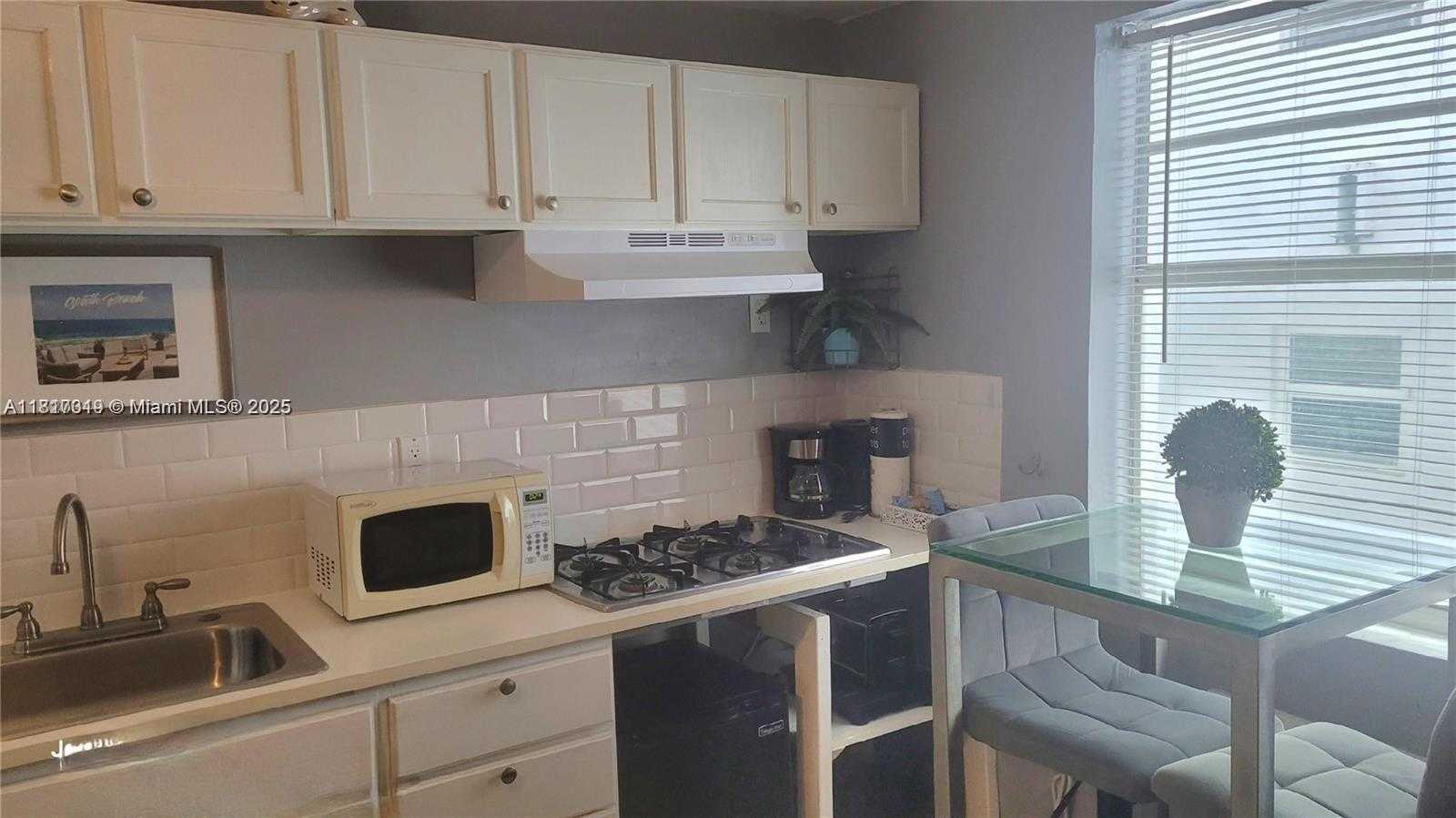Small Image of 335 OCEAN DR #215, Miami Beach Number 6