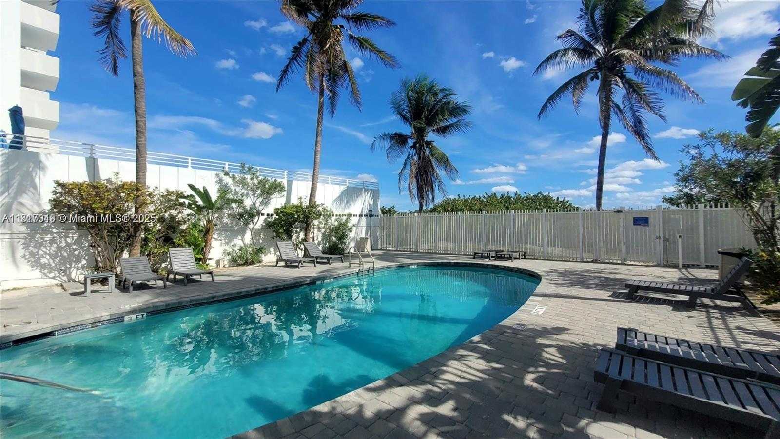 Small Image of 335 OCEAN DR #215, Miami Beach Number 8