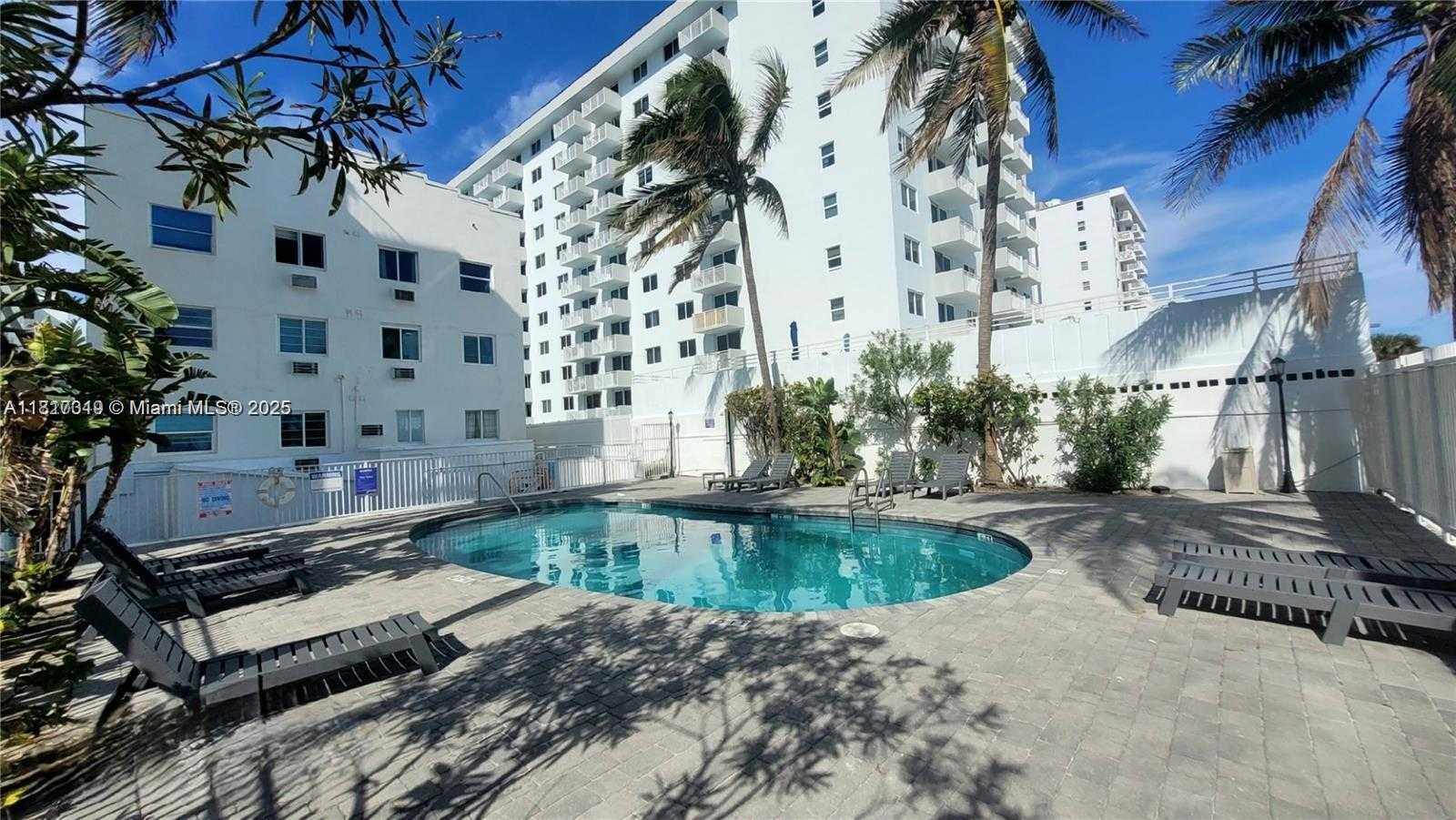 Small Image of 335 OCEAN DR #215, Miami Beach Number 9