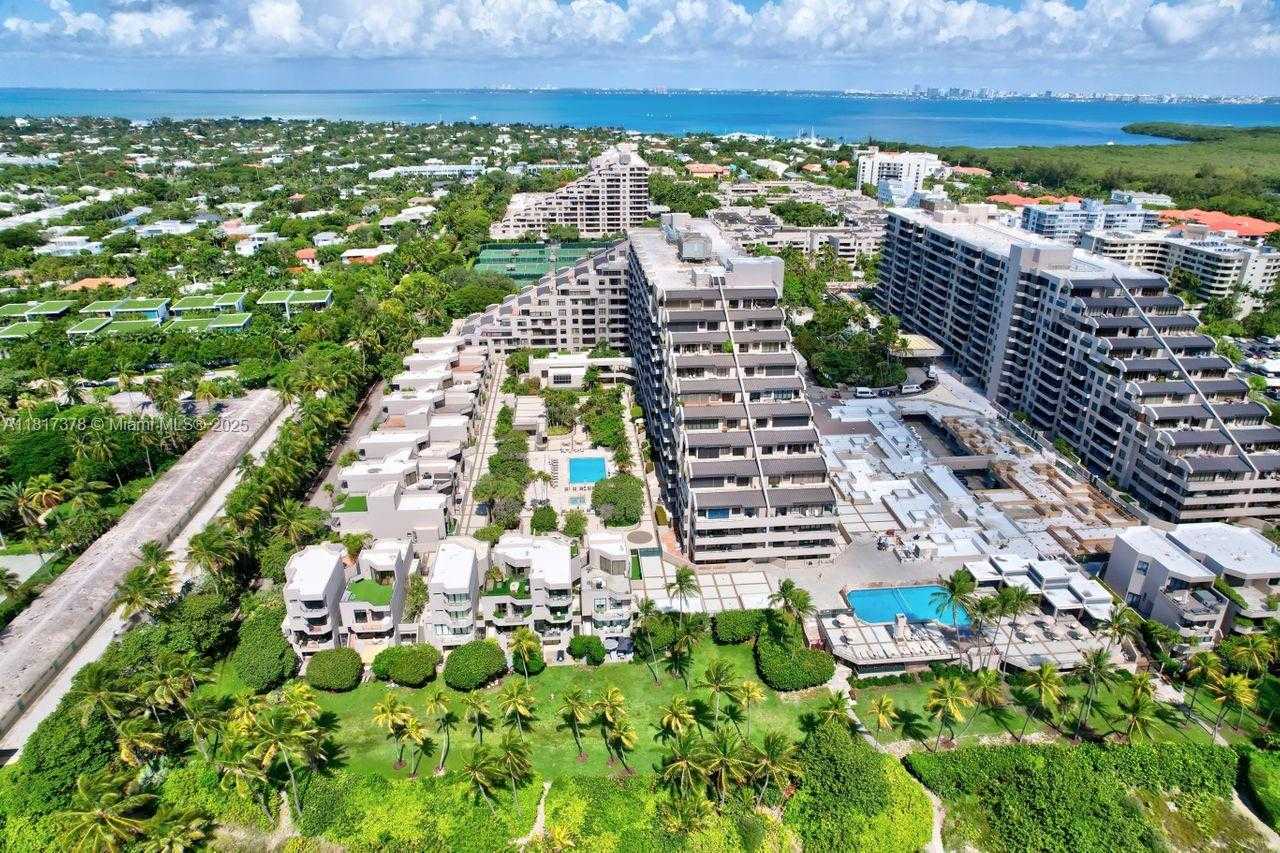 Small Image of 201 CRANDON BL #200, Key Biscayne Number 21