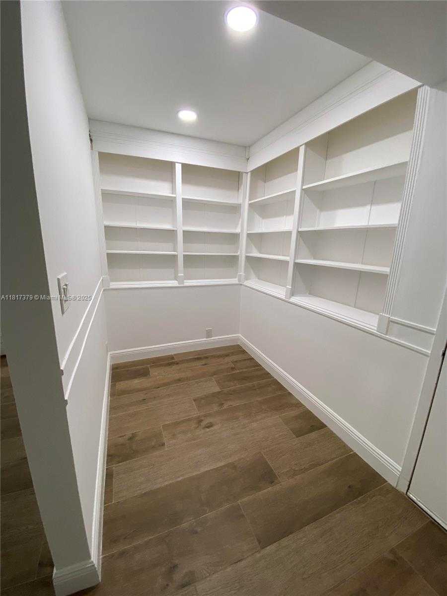 Small Image of 16500 GOLF CLUB RD #306, Weston Number 11