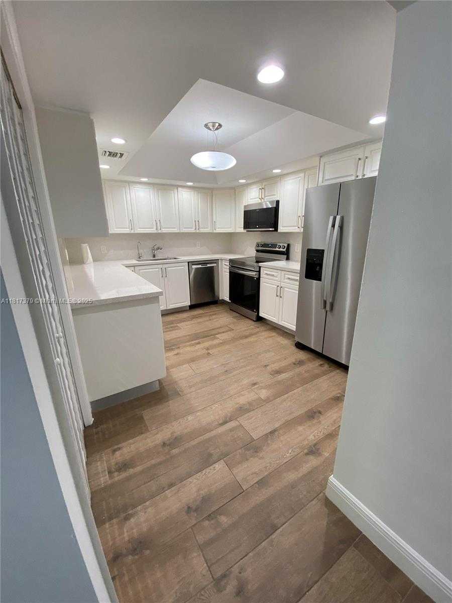 Small Image of 16500 GOLF CLUB RD #306, Weston Number 12