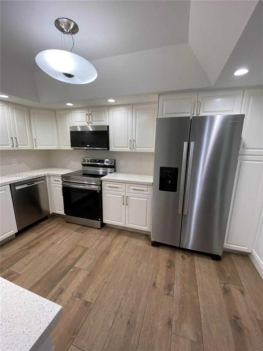 Small Image of 16500 GOLF CLUB RD #306, Weston Number 16
