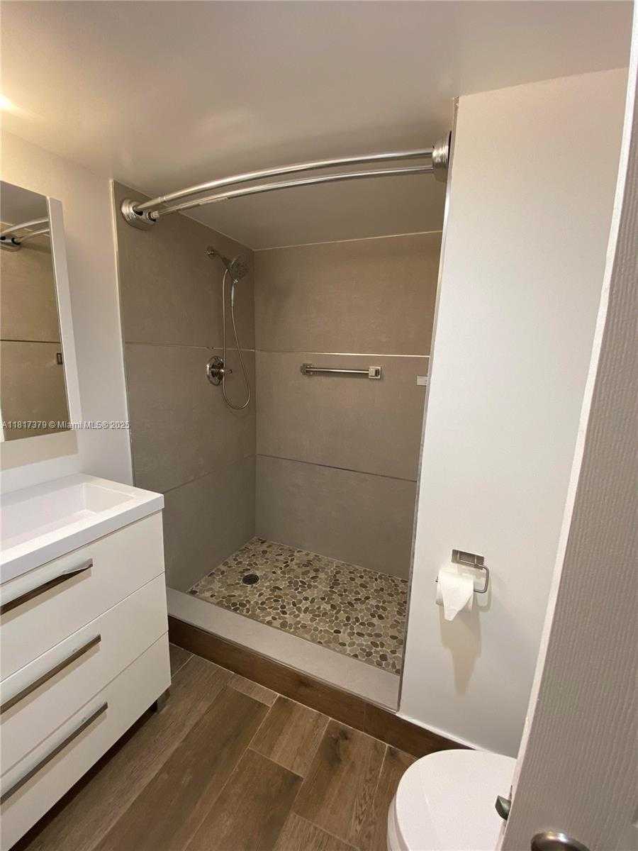 Small Image of 16500 GOLF CLUB RD #306, Weston Number 20