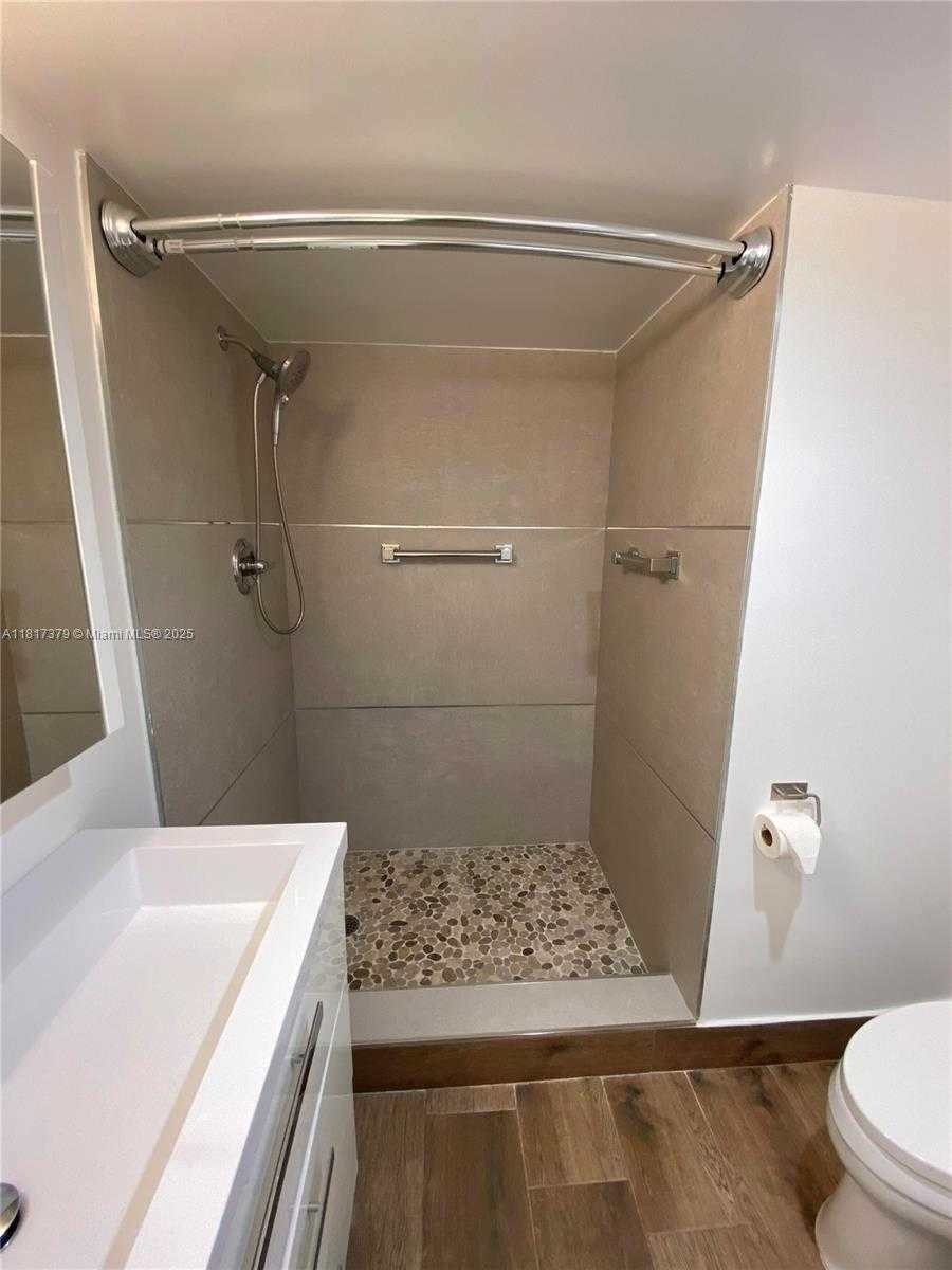 Small Image of 16500 GOLF CLUB RD #306, Weston Number 21