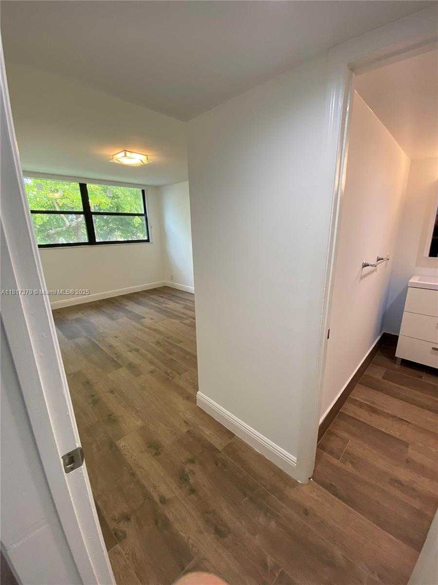 Small Image of 16500 GOLF CLUB RD #306, Weston Number 25