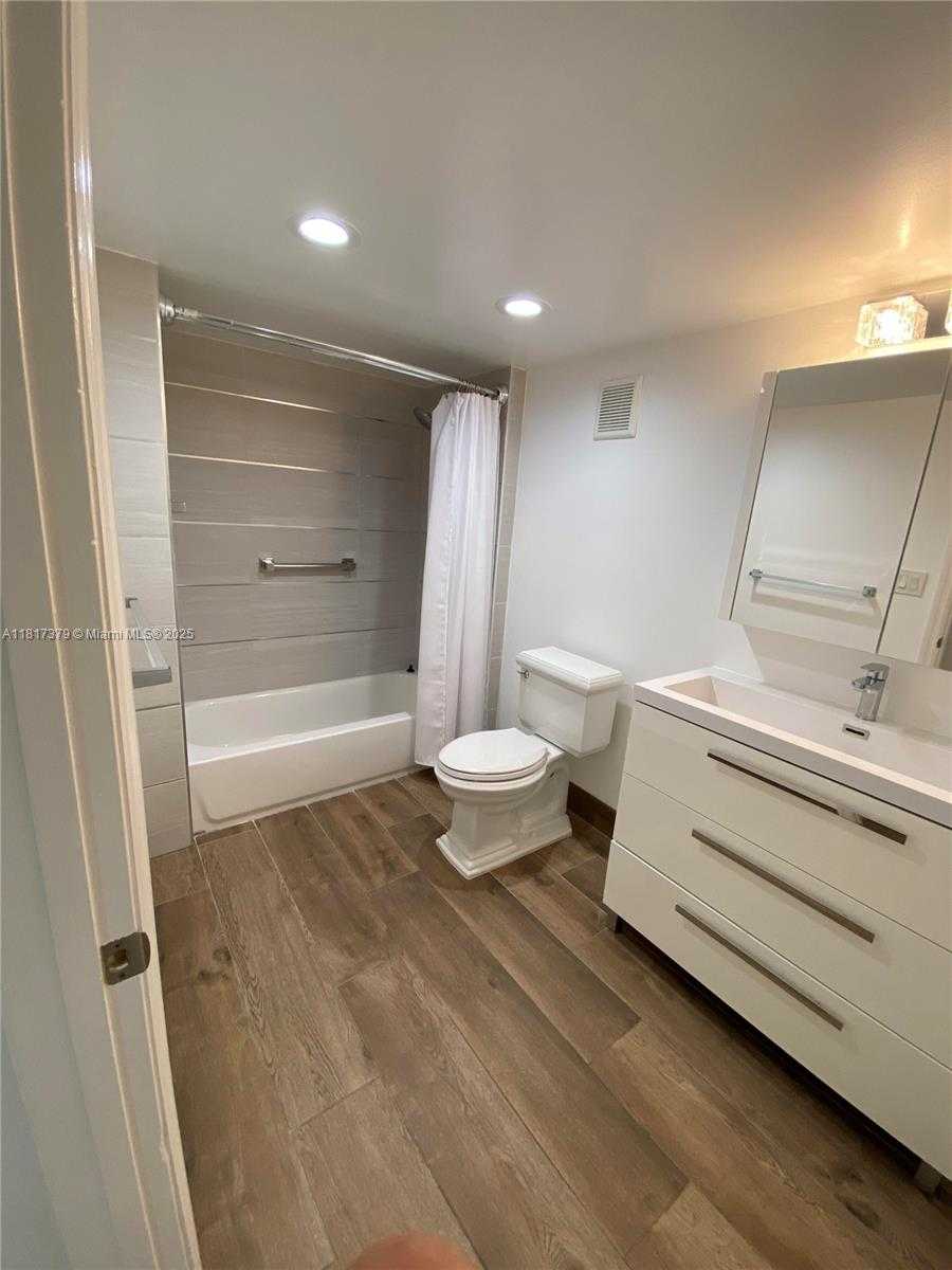 Small Image of 16500 GOLF CLUB RD #306, Weston Number 31