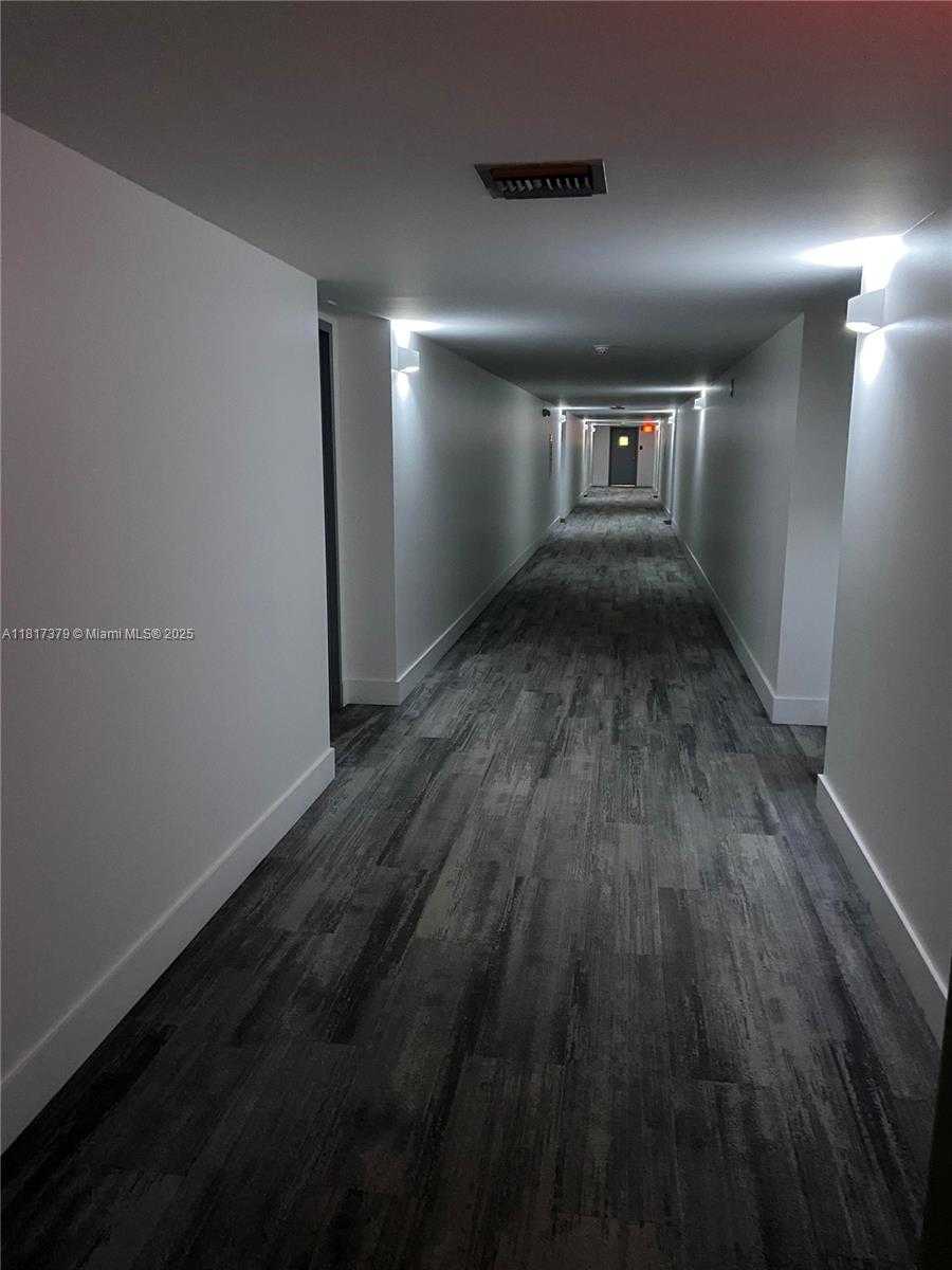 Small Image of 16500 GOLF CLUB RD #306, Weston Number 32