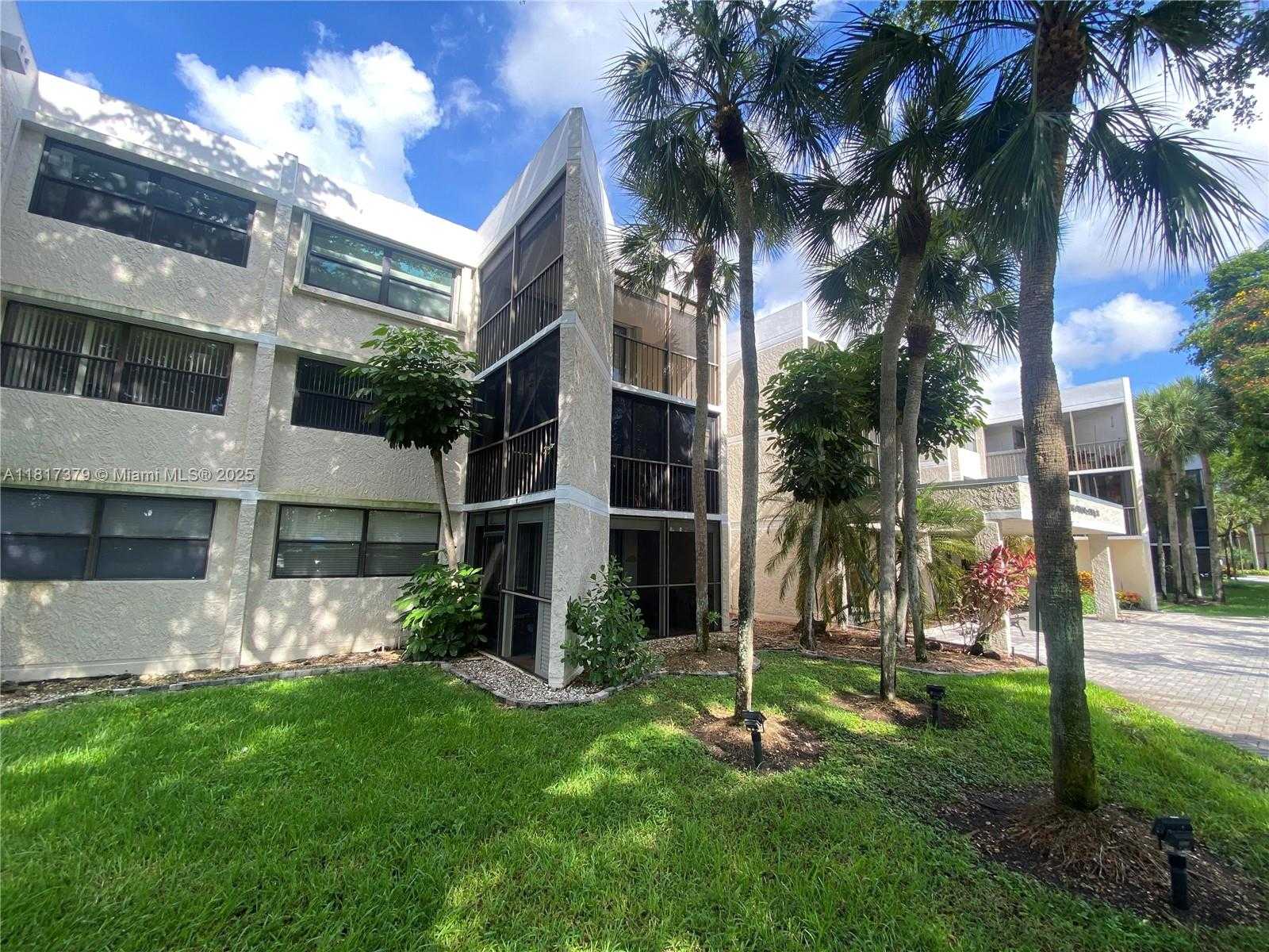 Small Image of 16500 GOLF CLUB RD #306, Weston Number 37
