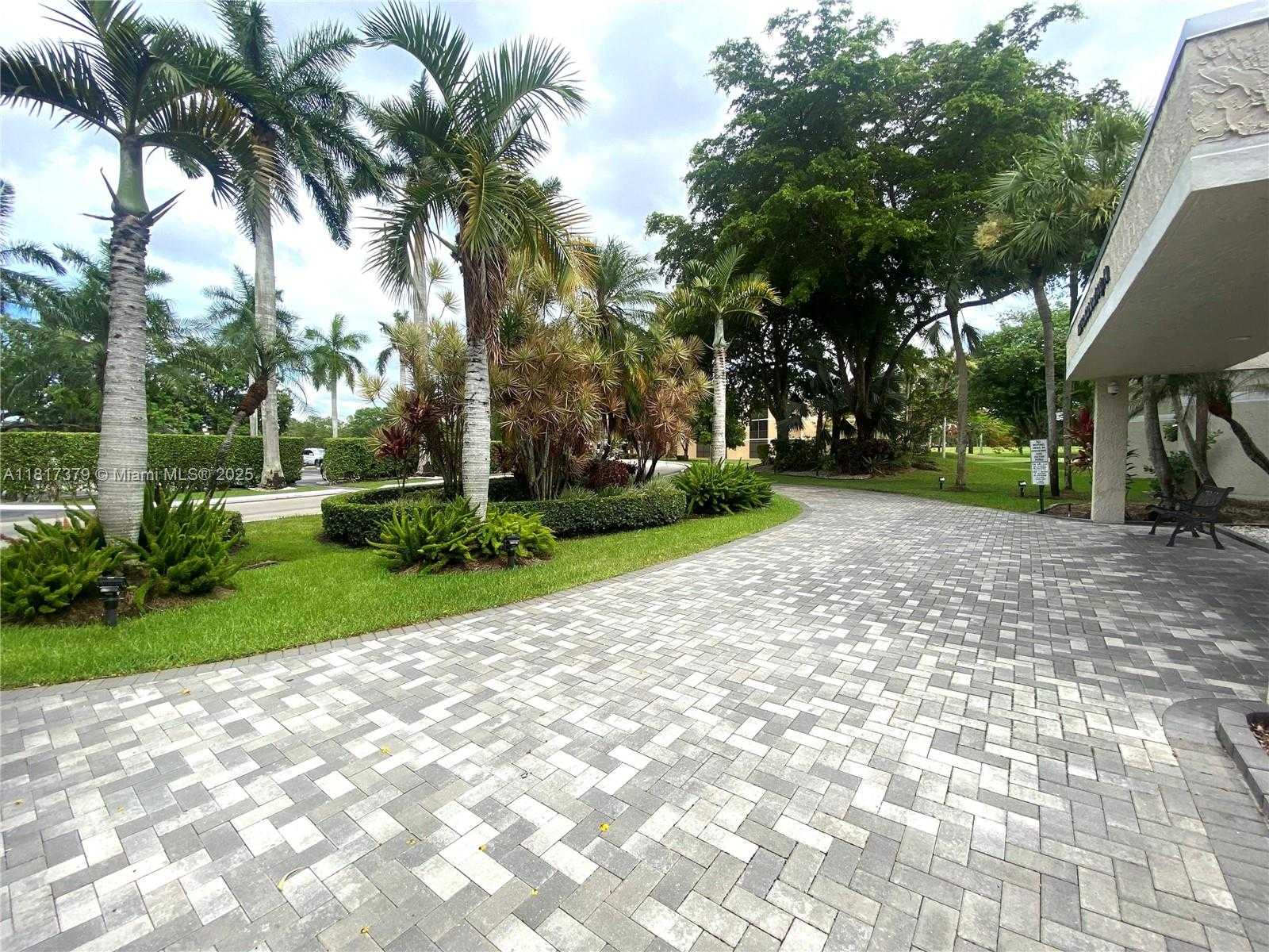 Small Image of 16500 GOLF CLUB RD #306, Weston Number 45