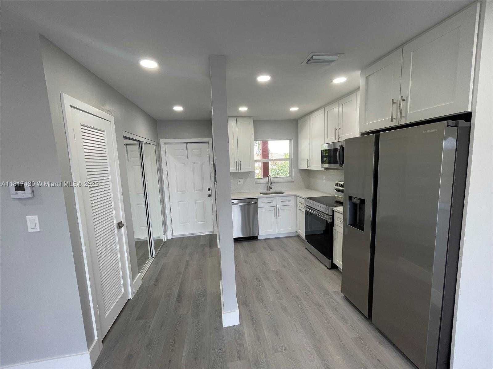 Small Image of 7960 NORTH SUNRISE LAKES DR #304, Sunrise Number 2