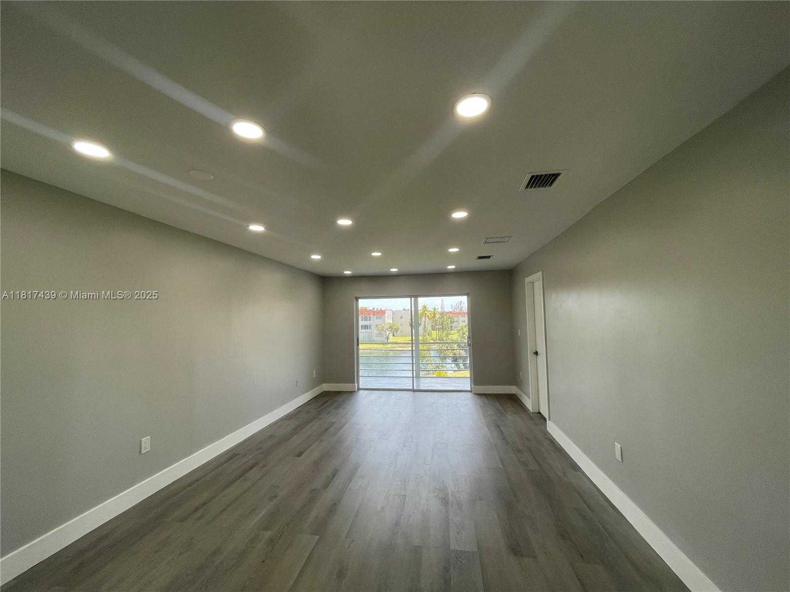 Small Image of 7960 NORTH SUNRISE LAKES DR #304, Sunrise Number 3