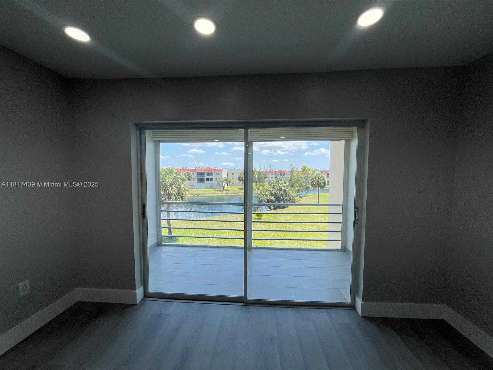 Small Image of 7960 NORTH SUNRISE LAKES DR #304, Sunrise Number 4