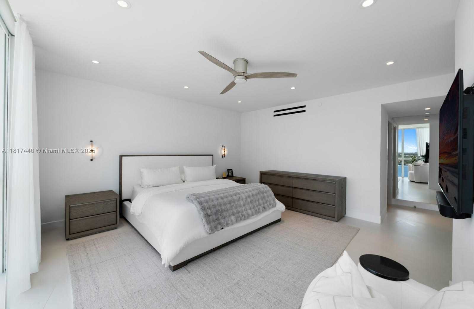 Small Image of 450 ALTON RD #2007, Miami Beach Number 12