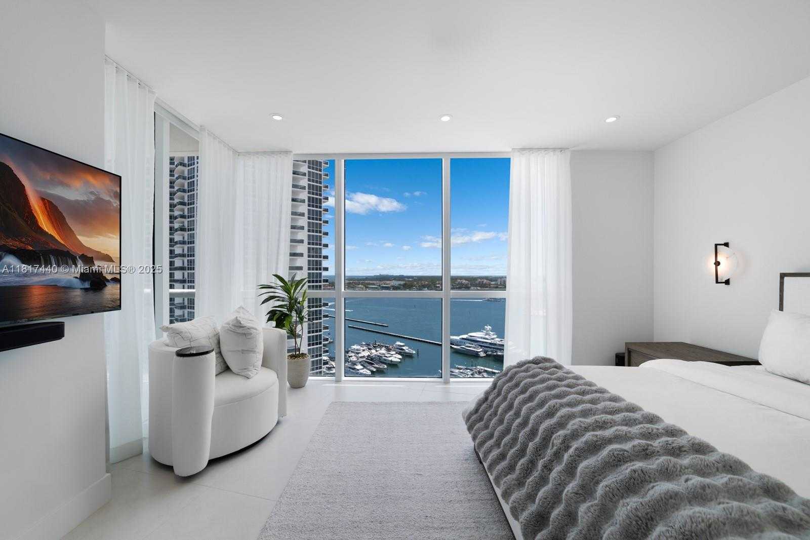 Small Image of 450 ALTON RD #2007, Miami Beach Number 17