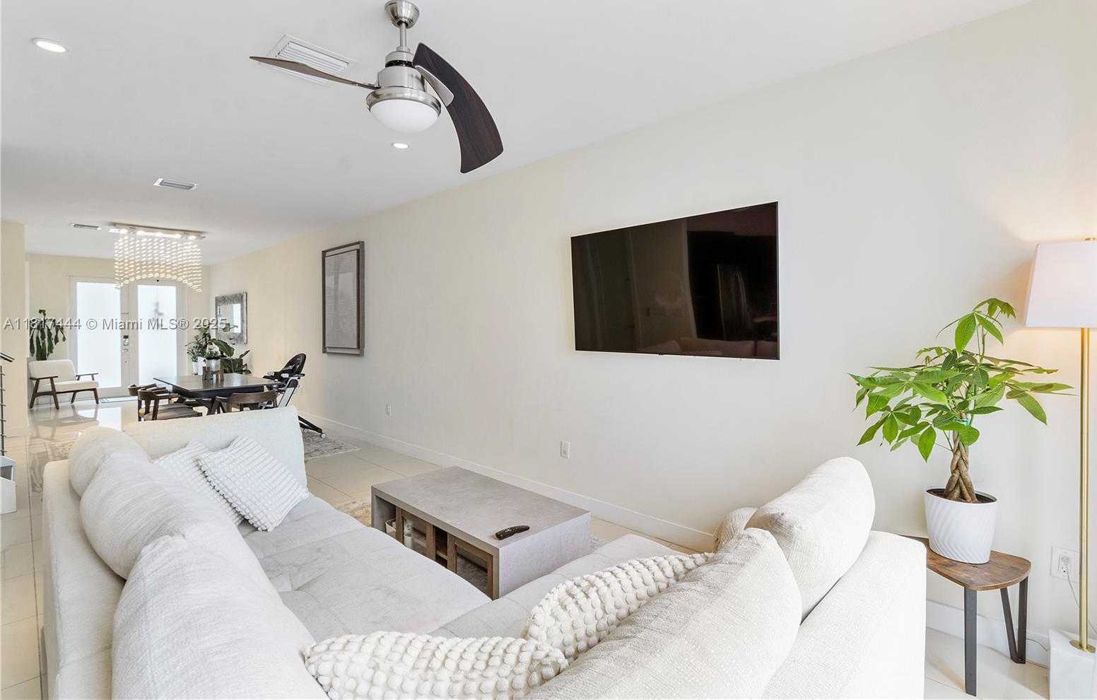 Small Image of 10540 NW 63rd Terrace, Doral, FL 33178, USA Number 10