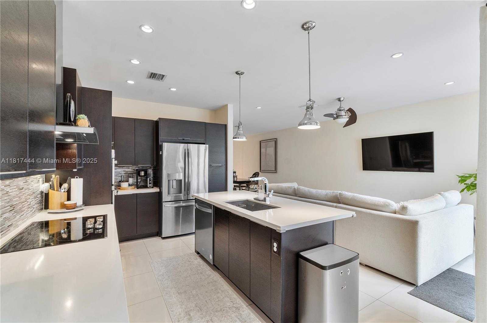 Small Image of 10540 NW 63rd Terrace, Doral, FL 33178, USA Number 11
