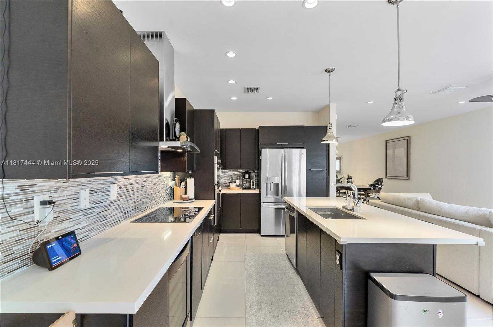 Small Image of 10540 NW 63rd Terrace, Doral, FL 33178, USA Number 12