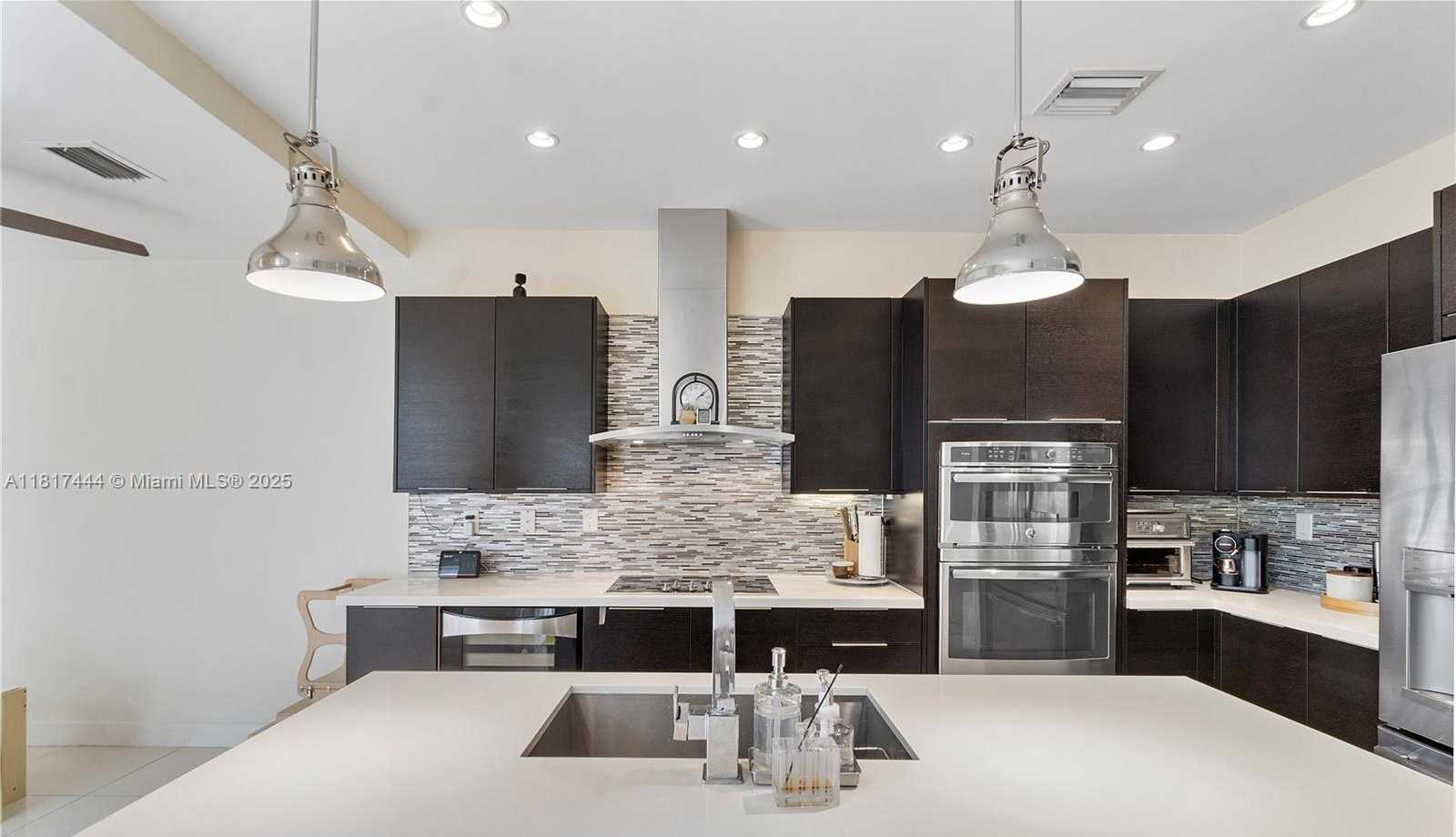 Small Image of 10540 NW 63rd Terrace, Doral, FL 33178, USA Number 13