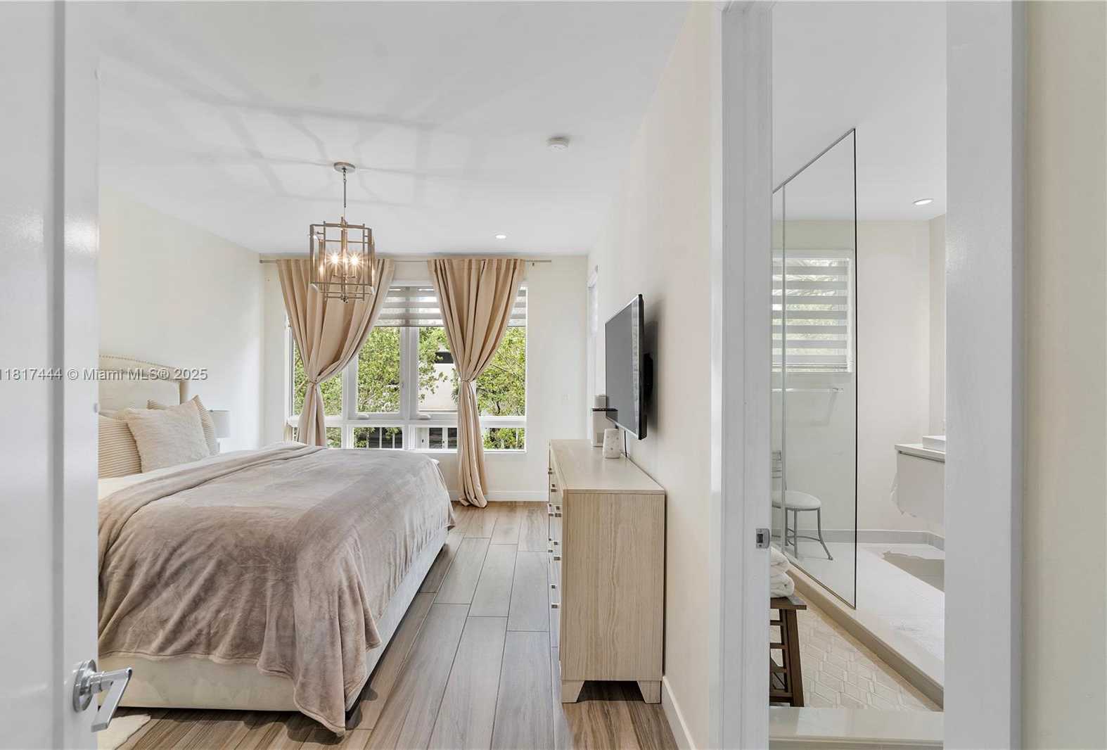 Small Image of 10540 NW 63rd Terrace, Doral, FL 33178, USA Number 14