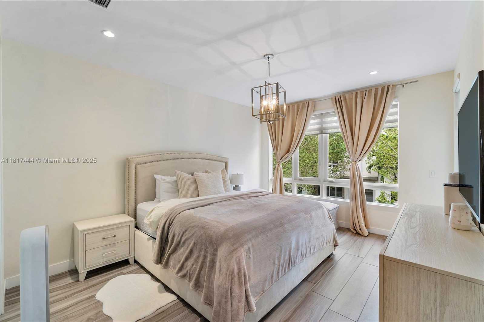 Small Image of 10540 NW 63rd Terrace, Doral, FL 33178, USA Number 15