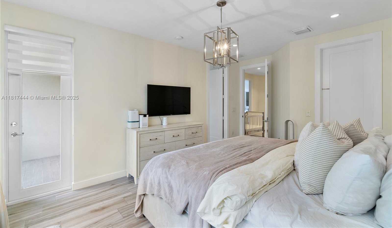 Small Image of 10540 NW 63rd Terrace, Doral, FL 33178, USA Number 17