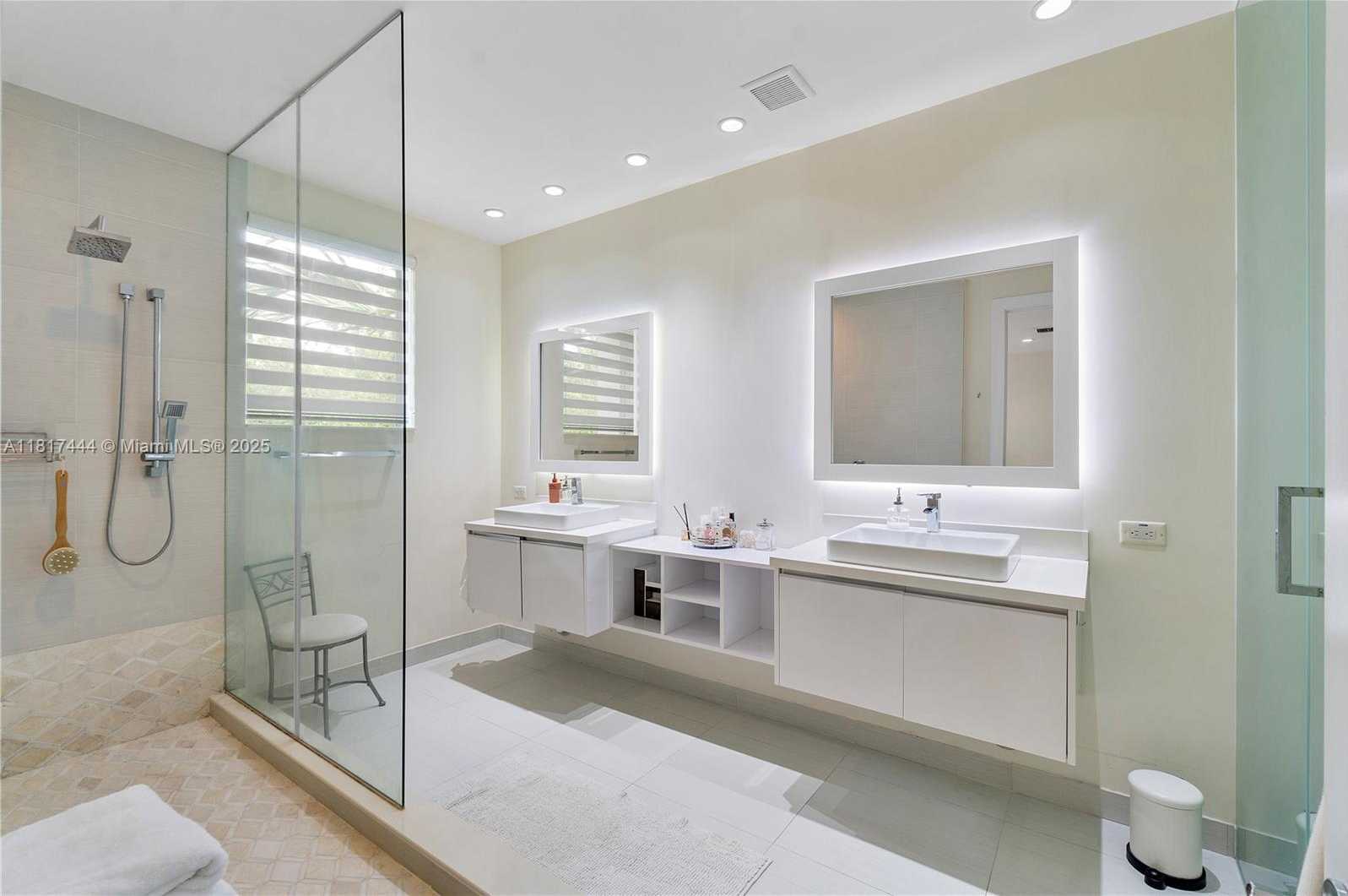 Small Image of 10540 NW 63rd Terrace, Doral, FL 33178, USA Number 18