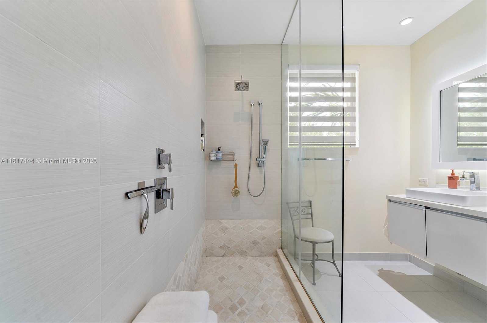 Small Image of 10540 NW 63rd Terrace, Doral, FL 33178, USA Number 20