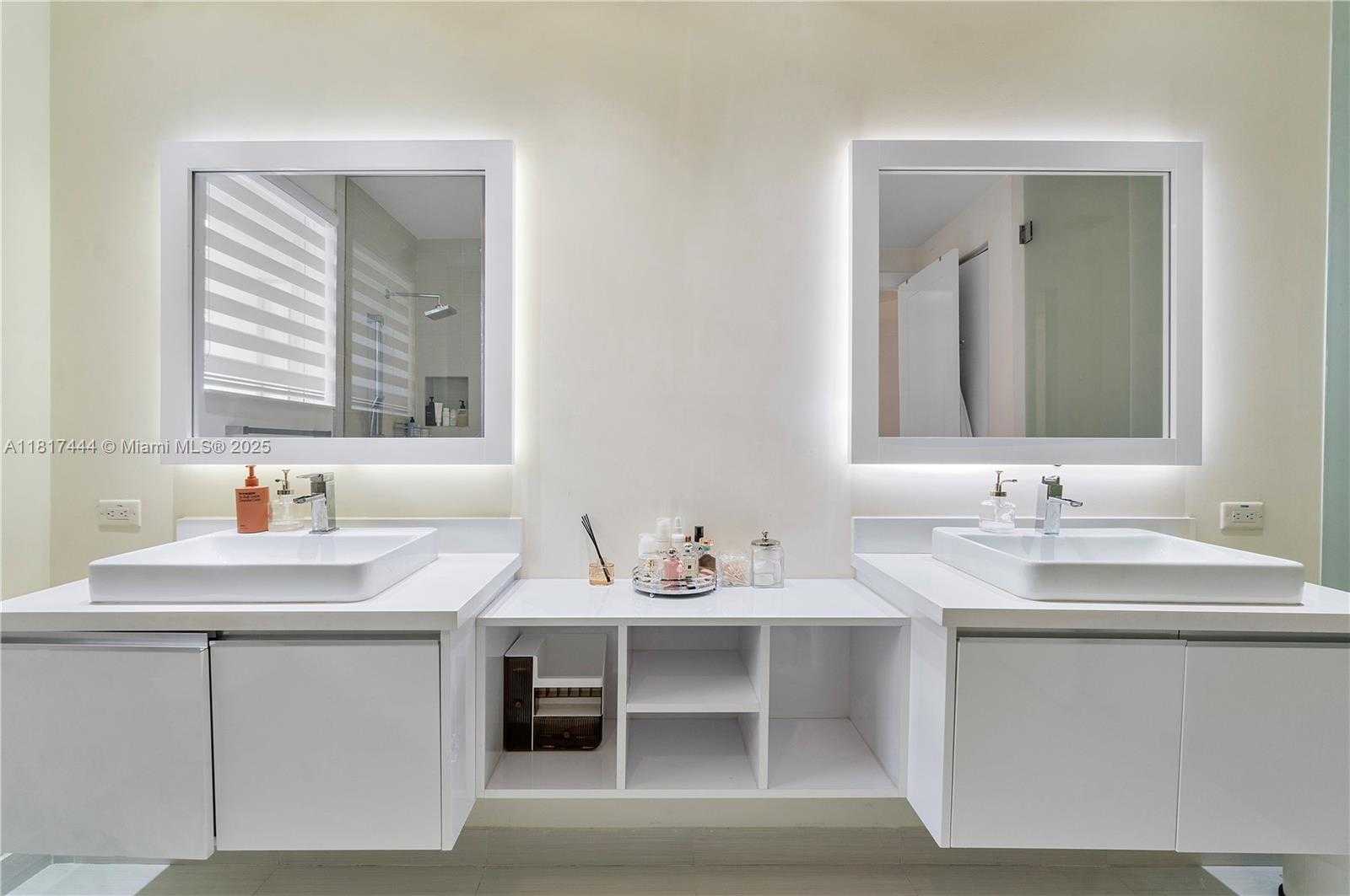 Small Image of 10540 NW 63rd Terrace, Doral, FL 33178, USA Number 21