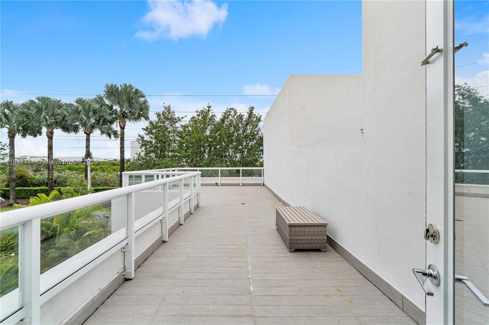 Small Image of 10540 NW 63rd Terrace, Doral, FL 33178, USA Number 25