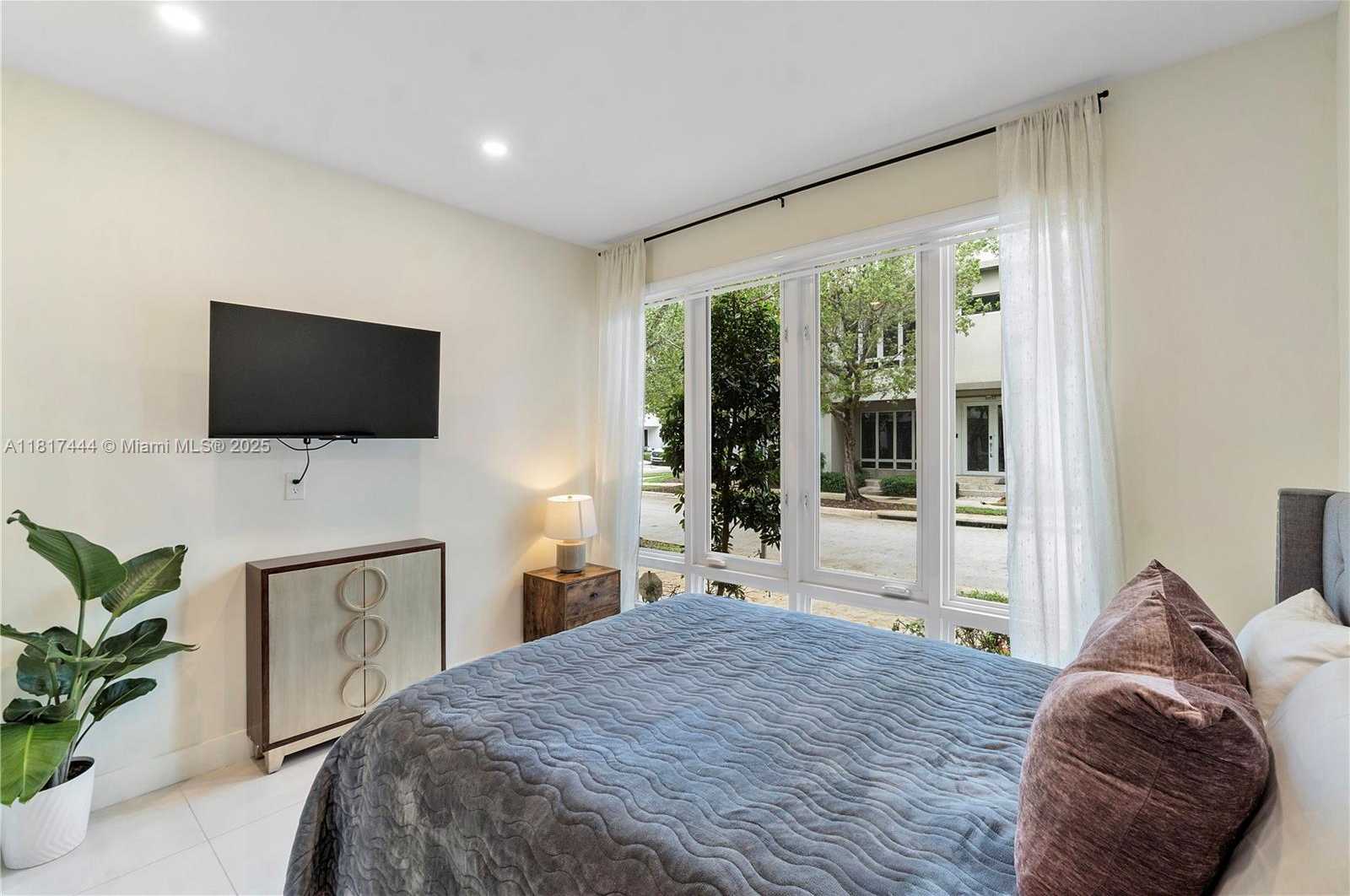 Small Image of 10540 NW 63rd Terrace, Doral, FL 33178, USA Number 33