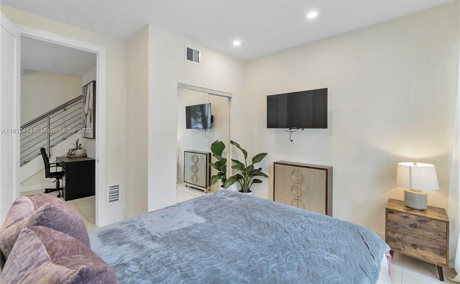 Small Image of 10540 NW 63rd Terrace, Doral, FL 33178, USA Number 34