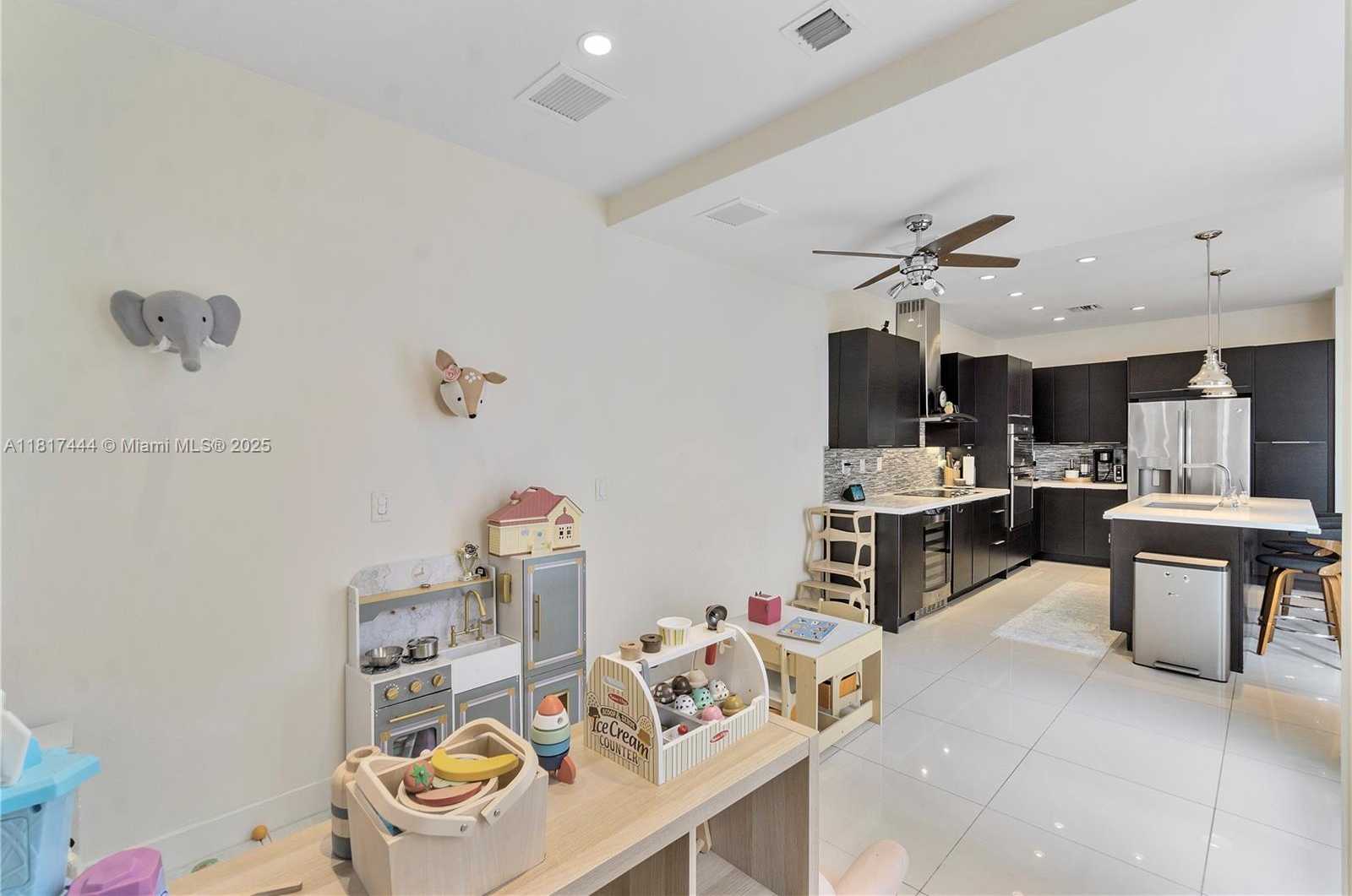 Small Image of 10540 NW 63rd Terrace, Doral, FL 33178, USA Number 37