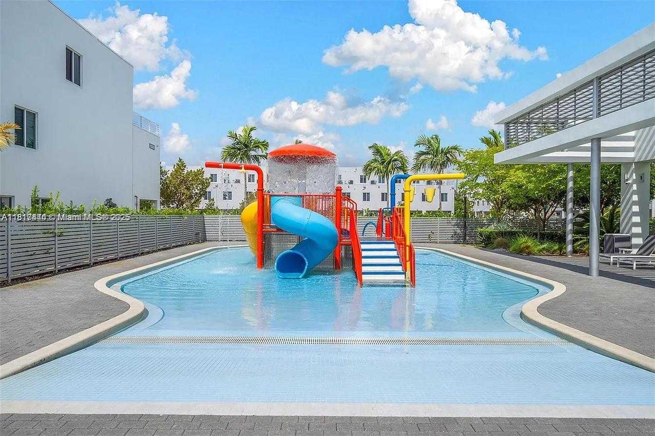 Small Image of 10540 NW 63rd Terrace, Doral, FL 33178, USA Number 47