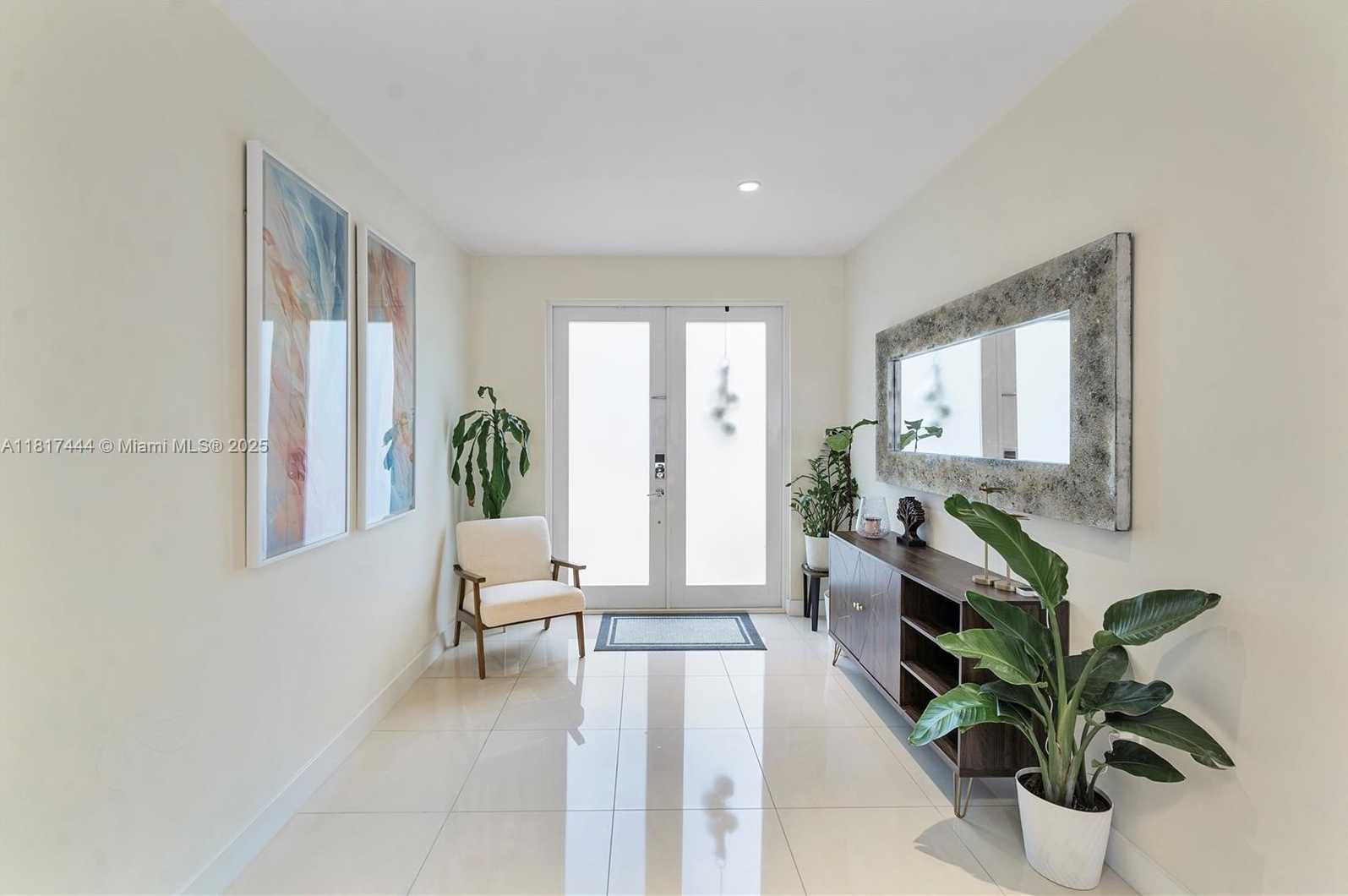 Small Image of 10540 NW 63rd Terrace, Doral, FL 33178, USA Number 5