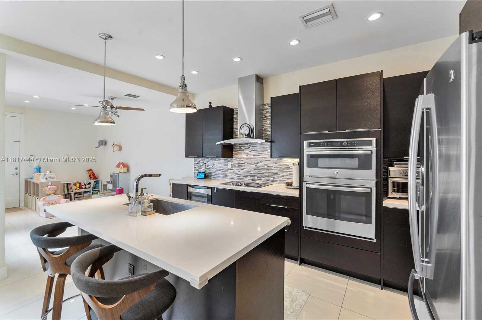 Small Image of 10540 NW 63rd Terrace, Doral, FL 33178, USA Number 8