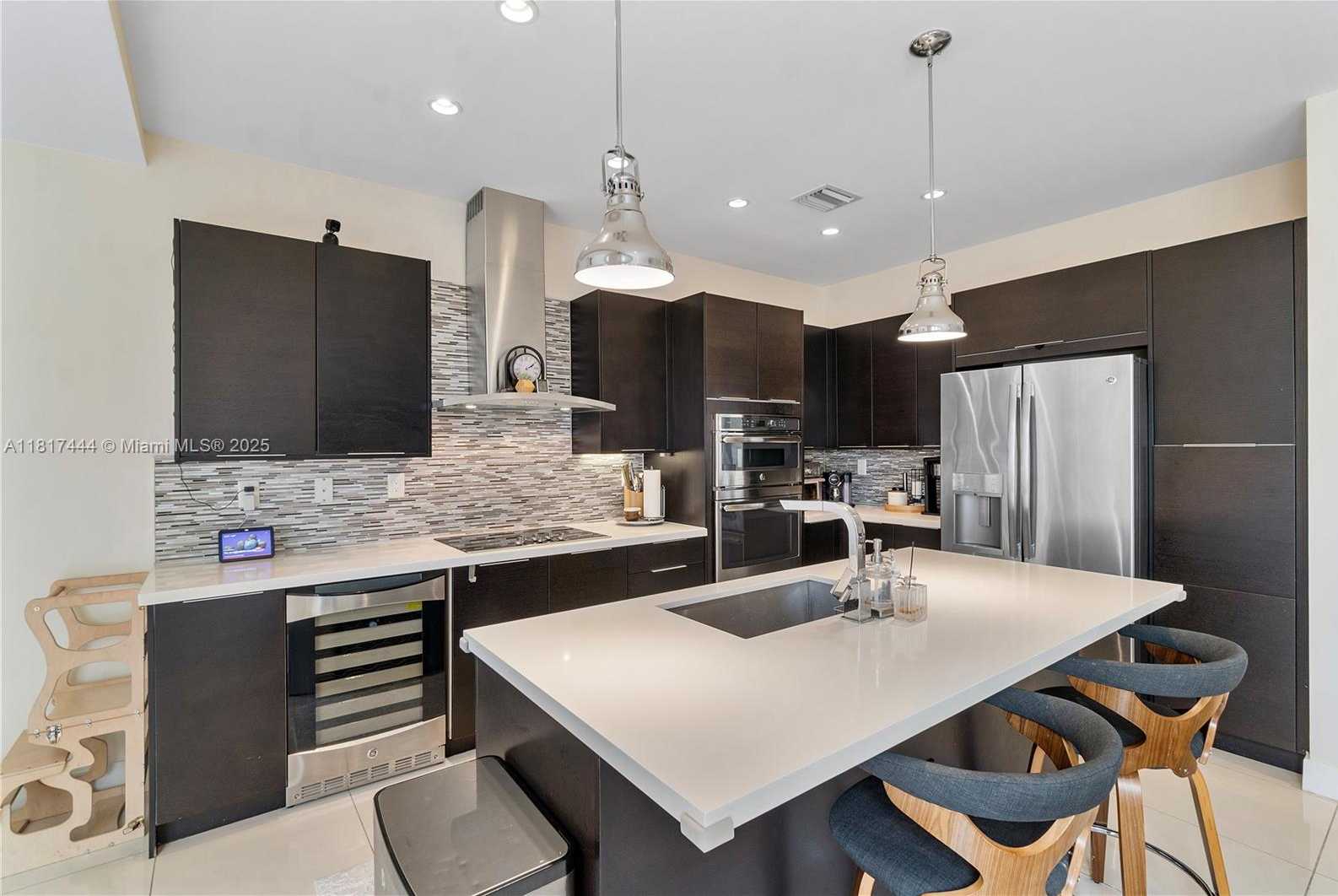 Small Image of 10540 NW 63rd Terrace, Doral, FL 33178, USA Number 9