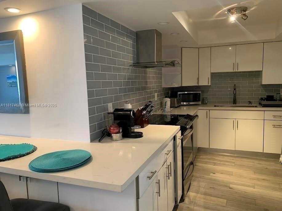 Small Image of 6039 COLLINS AVE #1131, Miami Beach Number 10