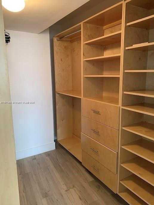 Small Image of 6039 COLLINS AVE #1131, Miami Beach Number 4