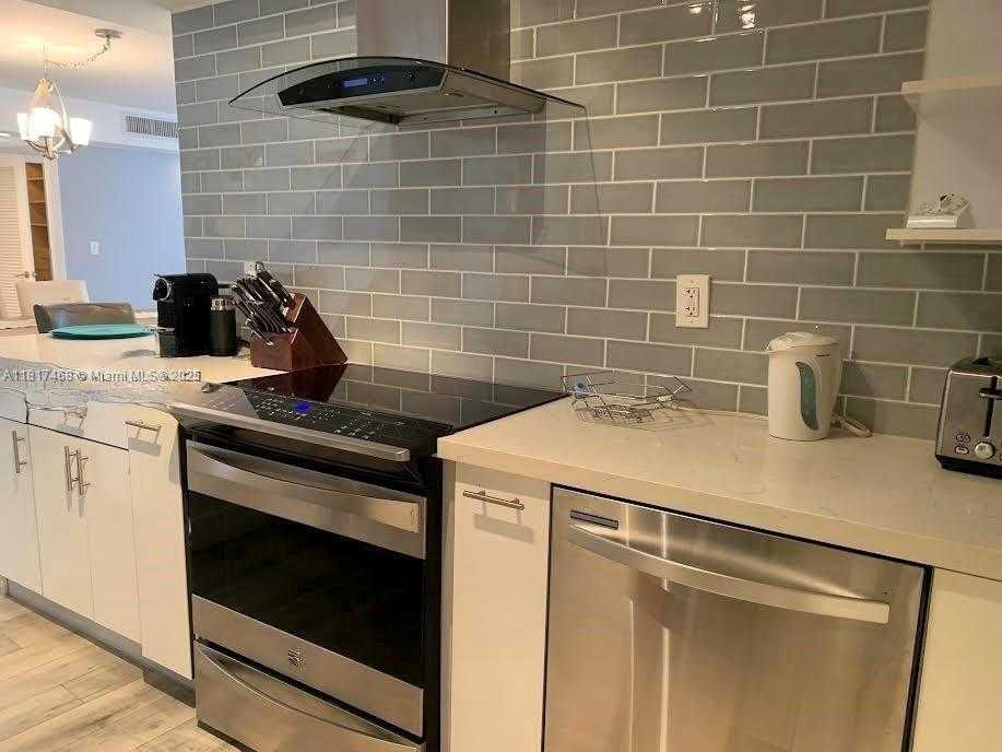 Small Image of 6039 COLLINS AVE #1131, Miami Beach Number 8