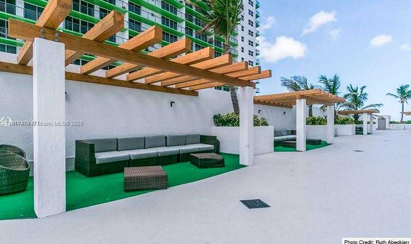 Small Image of 1750 NORTH BAYSHORE DR #1414, Miami Number 24