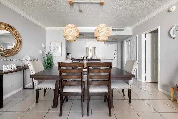 Small Image of 5601 COLLINS AVE #923, Miami Beach Number 10