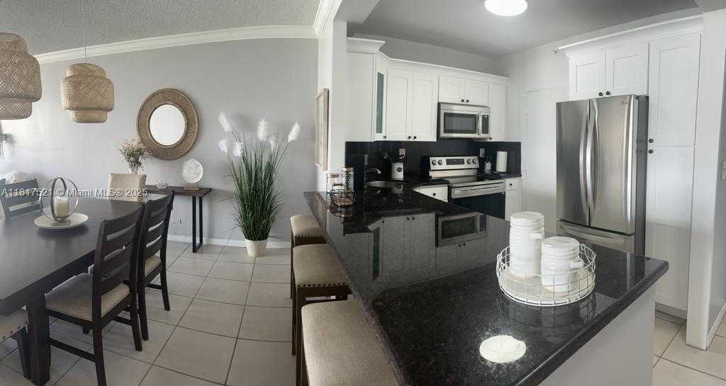 Small Image of 5601 COLLINS AVE #923, Miami Beach Number 11