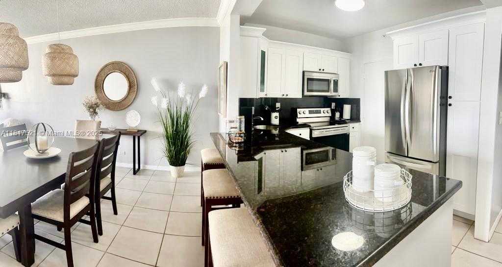 Small Image of 5601 COLLINS AVE #923, Miami Beach Number 12