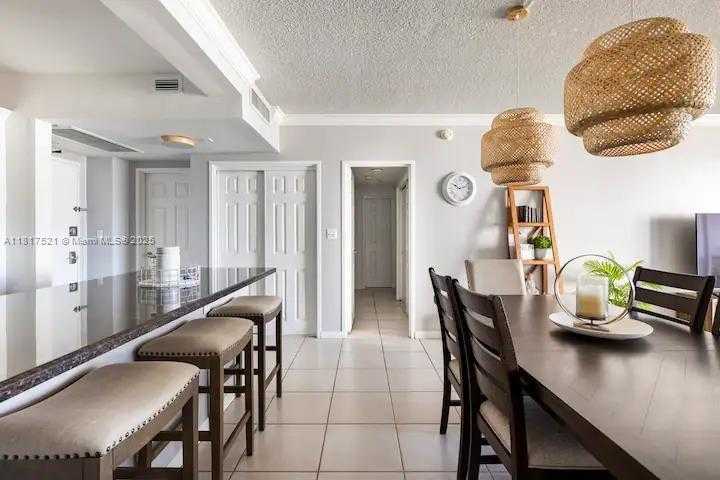 Small Image of 5601 COLLINS AVE #923, Miami Beach Number 13