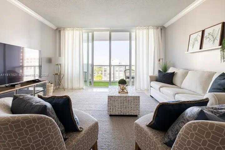 Small Image of 5601 COLLINS AVE #923, Miami Beach Number 16