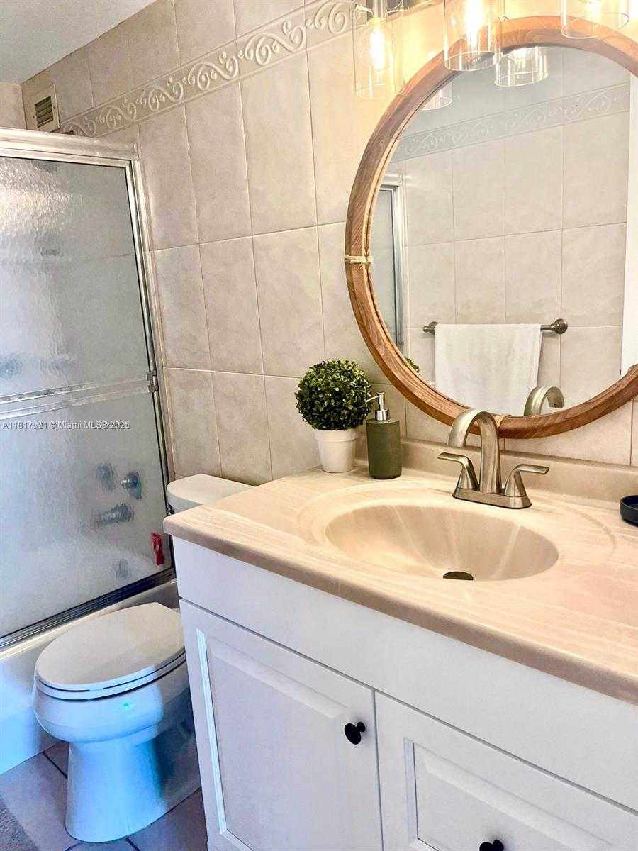 Small Image of 5601 COLLINS AVE #923, Miami Beach Number 26