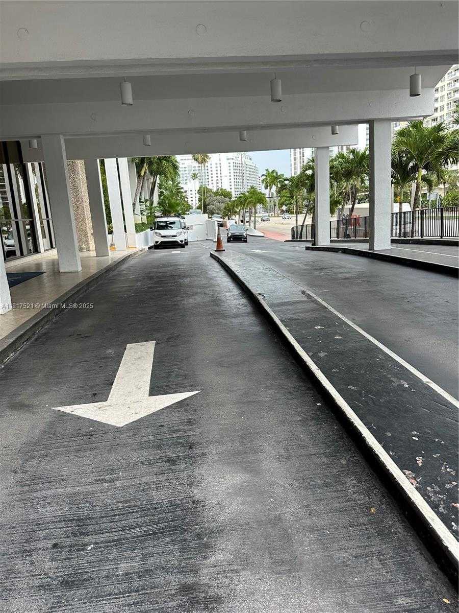 Small Image of 5601 COLLINS AVE #923, Miami Beach Number 42