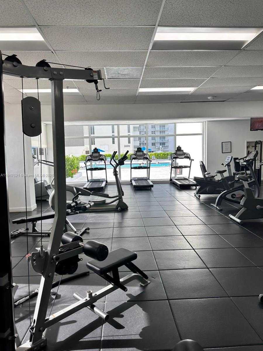 Small Image of 5601 COLLINS AVE #923, Miami Beach Number 47