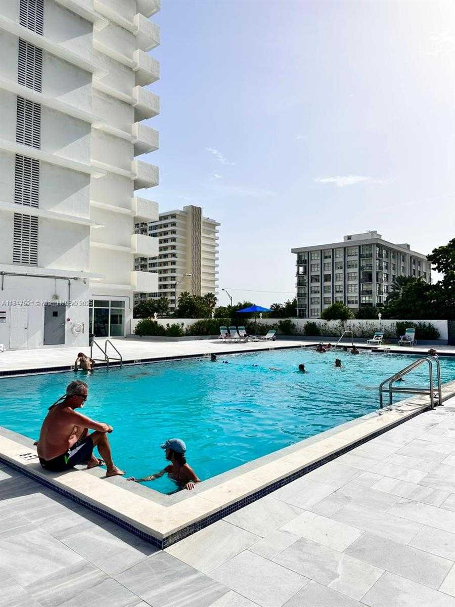 Small Image of 5601 COLLINS AVE #923, Miami Beach Number 52